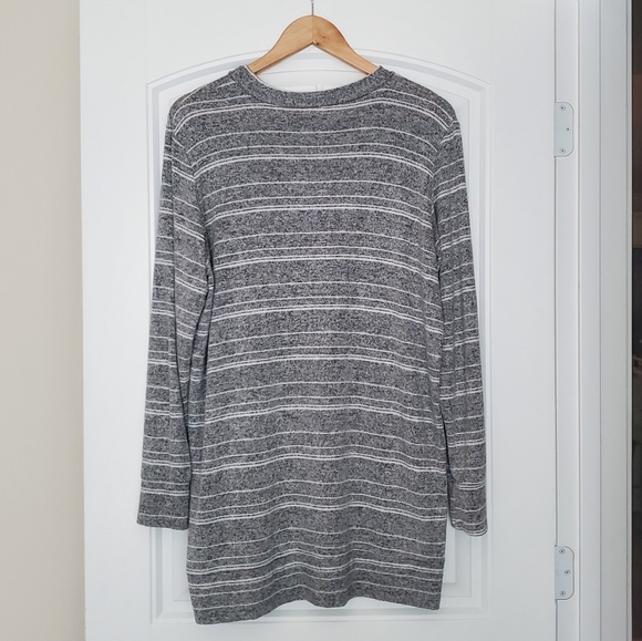 🩰 Large Super Soft Gray Striped Sweater, Made in USA - Picture 3 of 4